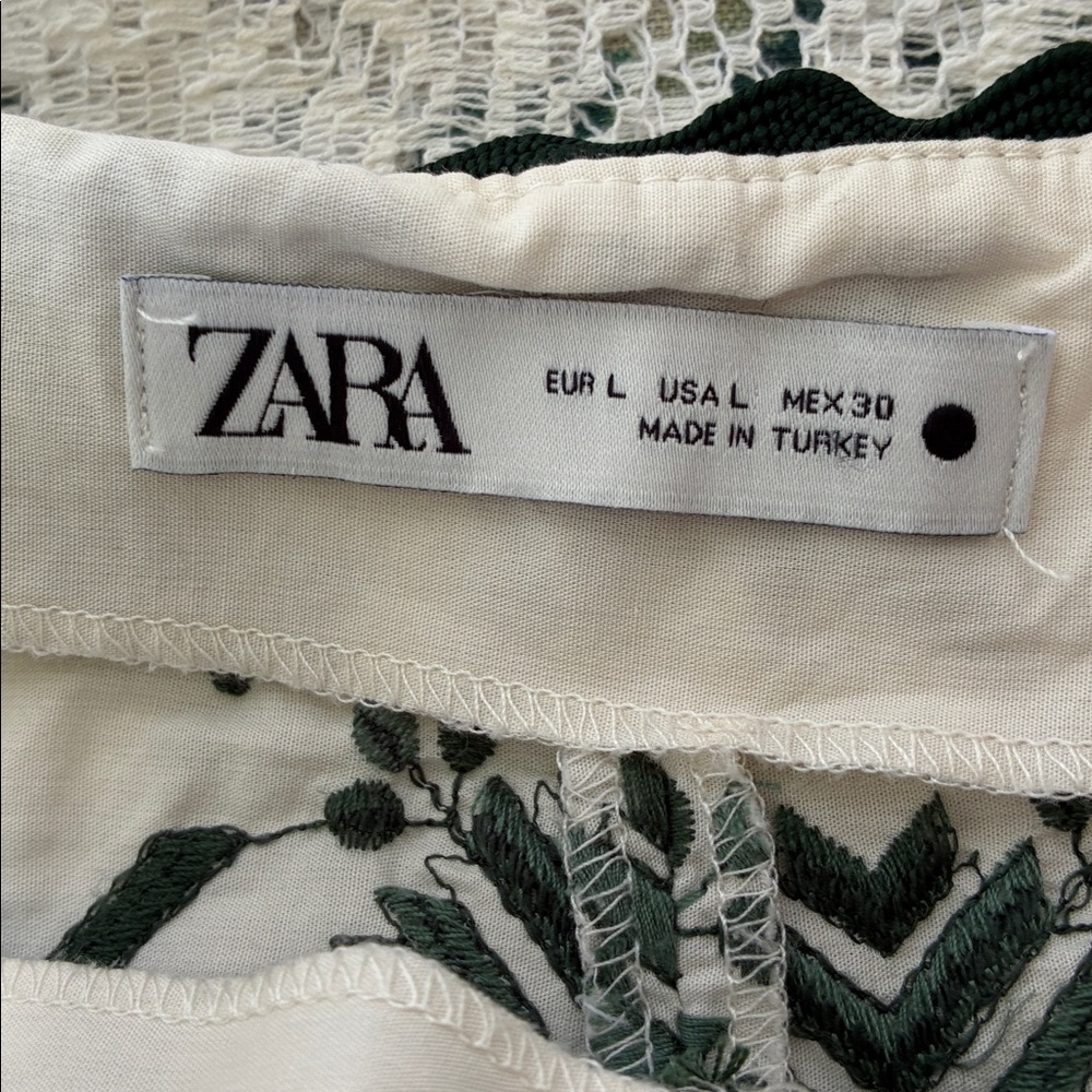 Zara White Shorts with Green Geometric Print - Picture 3 of 4